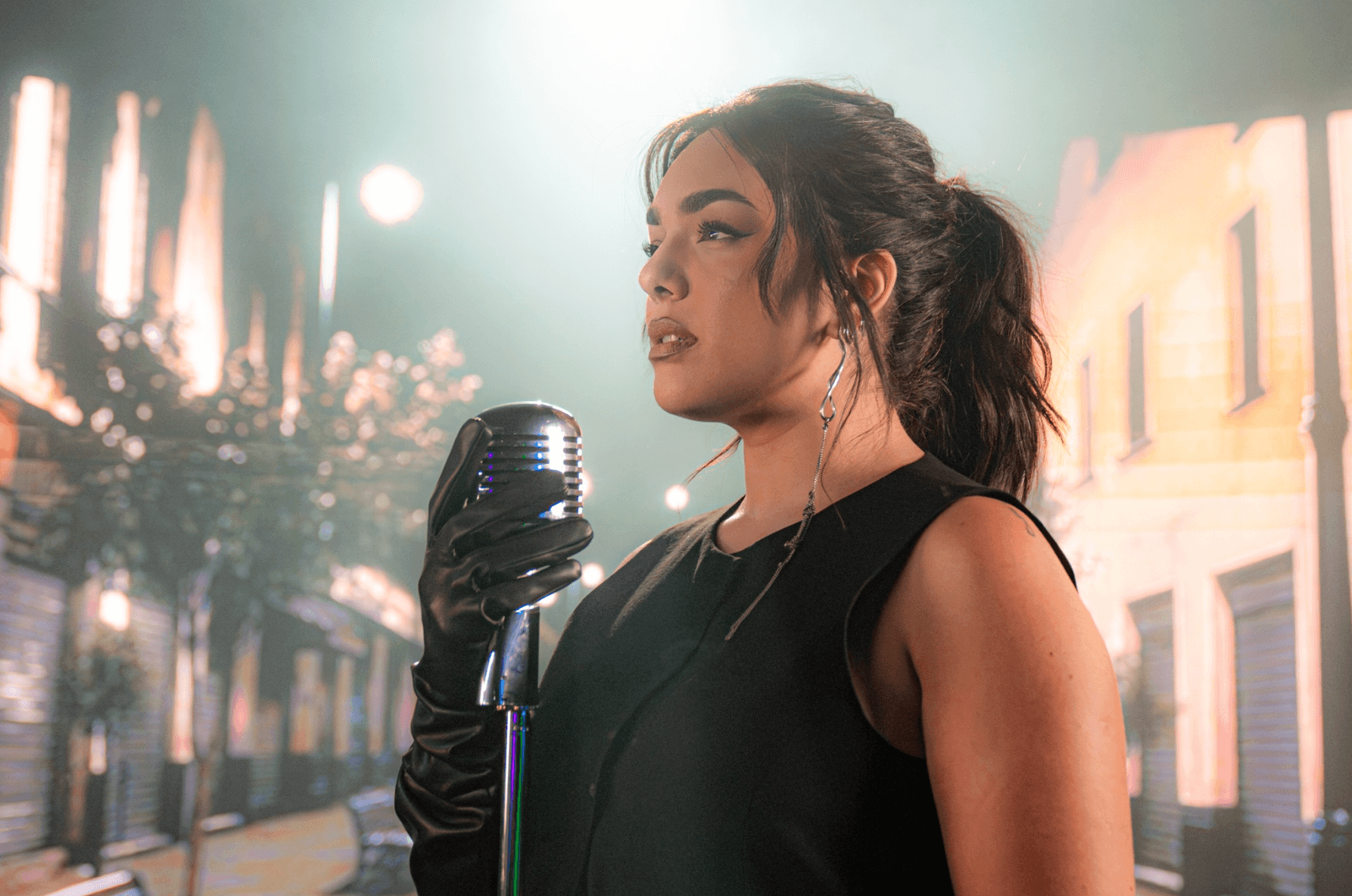 ÁNGELA LEIVA SURPRISES FANS WITH A NEW VERSION OF HER ICONIC SINGLE “AMIGA TRAIDORA,” NOW IN A CUMBIA TEX-MEX STYLE