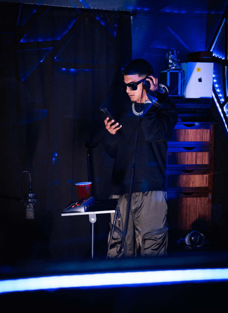 FONO SIGNS MORENO X4 AS HE SURPRISE-DROPS “ESTRATEGIA,” KICKING OFF A NEW ERA