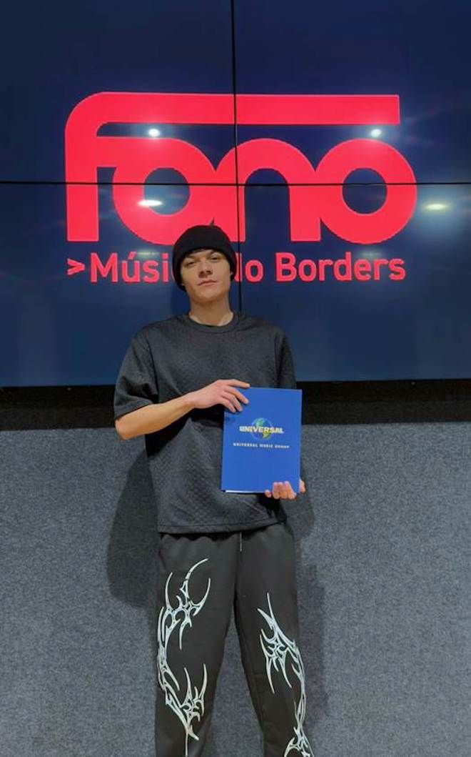 FONO EN ALIANZA CON UNISONOR MUSIC ANUNCIAN LA FIRMA DE FREDY FAR, LA NUEVA VOZ DE LOS CORRIDOS TUMBADOS
